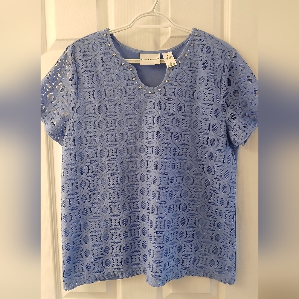 Alfred Dunner Periwinkle Crochet Lace Top Medium
